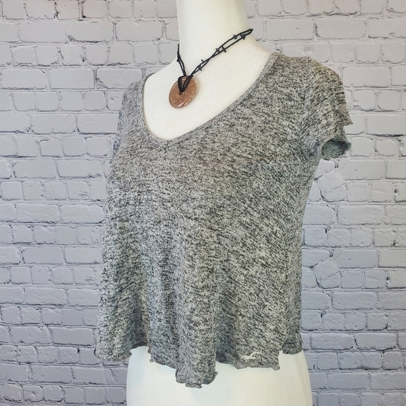 HOLLISTER Vee Neck Crop Top Grey sz. XS - Picture 2 of 9
